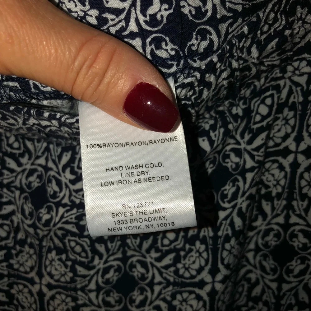 Skye’s The Limit blue & white XL - Picture 4 of 6